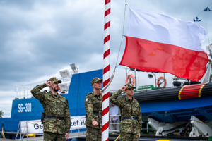 Przekazanie flagi dla MOSG. Fot. P. Kurasz Przekazanie flagi dla MOSG. Fot. P. Kurasz