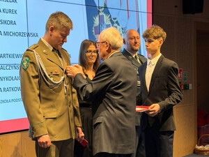Funkcjonariusze odznaczeni odznakami honorowymi PCK IV stopnia. Fot. MOSG Funkcjonariusze odznaczeni odznakami honorowymi PCK IV stopnia. Fot. MOSG