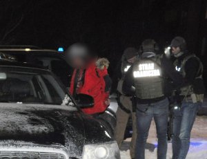 Fot. MOSG Funkcjonariusze SG w trakcie zatrzymania osoby i narkotyków.