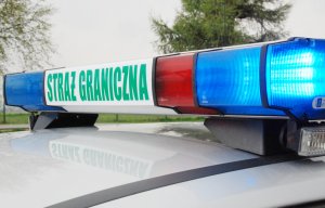 Fot. MOSG Sygnał błyskowy na belce samochodowej z napisem &amp;quot;Straż Graniczna&amp;quot;.
