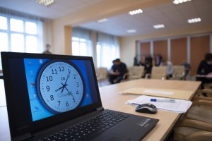 Fot. Andrzej Kubiak Zegar komputerowy na sali konferencyjnej MOSG.