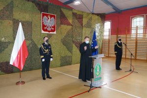 Fot. MOSG Uroczyste złożenie ślubowania przed komendantem MOSG. Błogosławieństwa nowym funkcjonariuszom udziela ksiądz Paweł Górny.