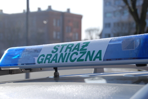Fot. MOSG Napis Straż Graniczna na pojeździe służbowym.