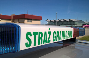 Fot. MOSG Napis Straż Graniczna na pojeździe służbowym.