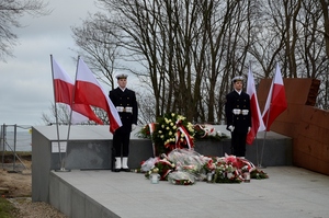 Fot. Pomorska Policja Komendant Morskiego Oddziału Straży Granicznej uczestniczy w uroczystości z okazji 49 rocznicy śmierci admirała floty Józefa Unruga - w Gdyni i w Helu.