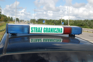 Fot. MOSG Światła pojazdu uprzywilejowanego na pojeździe służbowym Straży Granicznej.