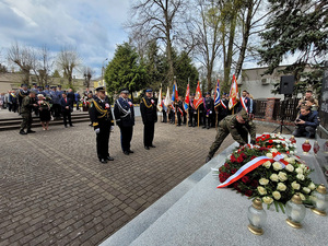 Fot. Pomorska Policja Uczestnicy w trakcie uroczystości z okazji 231. rocznicy uchwalenia Konstytucji 3 Maja