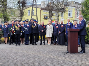 Fot. Pomorska Policja Uczestnicy w trakcie uroczystości z okazji 231. rocznicy uchwalenia Konstytucji 3 Maja
