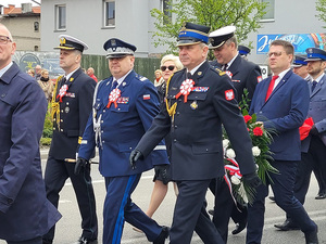 Fot. Pomorska Policja Uczestnicy w trakcie uroczystości z okazji 231. rocznicy uchwalenia Konstytucji 3 Maja