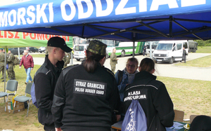 Fot. MOSG Stoisko rekrutacyjne z Placówki Straży Granicznej w Kołobrzegu na poligonie drawskim podczas V Ogólnopolskich Mistrzostw Klas Mundurowych.