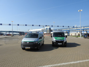 Fot. MOSG Pojazd Straży Granicznej na placu terminala promów morskich w Świnoujściu