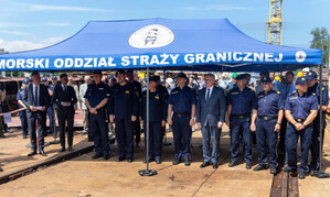 Goście zgromadzeni na uroczystości wodowania.
