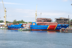  Kadłub patrolowca SG-301 na wodzie.