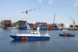  Kadłub patrolowca SG-301 na wodzie.