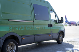 Fot. Andrzej Kubiak Pojazd Straży Granicznej na płycie gdańskiego lotniska