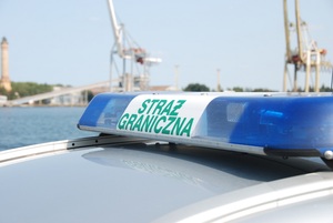 Fot. MOSG Fragment pojazdu służbowego Straży Granicznej w świnoujskim porcie.