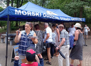 Fot. MOSG Funkcjonariusze Straży Granicznej promują formację podczas Dni Brzeźna w Gdańsku.