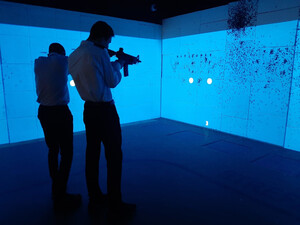 Fot. MOSG Licealiści trenują strzelanie na strzelnicy MOSG.
