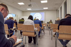 Kandydaci do służby w MOSG podczas pisania testu z wiedzy ogólnej Kandydaci do służby w MOSG podczas pisania testu z wiedzy ogólnej