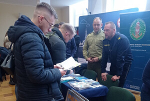 Stoisko promocyjne MOSG na akademickich targach pracy w zainteresowaniu studentów AMW Stoisko promocyjne MOSG na akademickich targach pracy w zainteresowaniu studentów AMW