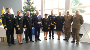 Wspólne zdjęcie funkcjonariuszy MOSG z Wojewodą Pomorskim Wspólne zdjęcie funkcjonariuszy MOSG z Wojewodą Pomorskim