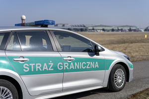 Pojazd służbowy Straży Granicznej na gdańskim lotnisku. Fot. A. Kubiak Pojazd służbowy Straży Granicznej na gdańskim lotnisku. Fot. A. Kubiak
