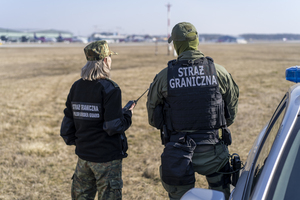 Patrol Straży Granicznej na gdańskim lotnisku. Fot. A. Kubiak Patrol Straży Granicznej na gdańskim lotnisku. Fot. A. Kubiak