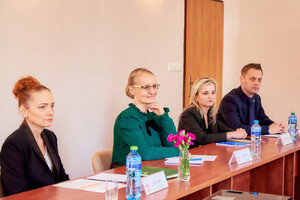 Uczestnicy spotkania podczas rozmów. Uczestnicy spotkania podczas rozmów.