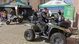 Funkcjonariusze Straży Granicznej podczas promocji naboru do formacji. Fot. MOSG Funkcjonariusze Straży Granicznej podczas promocji naboru do formacji. Fot. MOSG