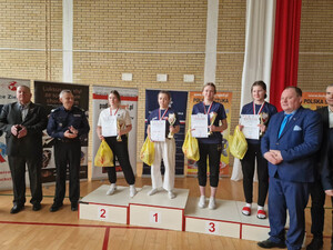 Funkcjonariuszka MOSG na podium Funkcjonariuszka MOSG na podium