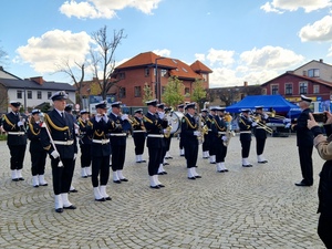 Wojewódzkie obchody 232. rocznicy uchwalenia Konstytucji 3 maja w Kartuzach. Fot. KWP w Gdańsku Wojewódzkie obchody 232. rocznicy uchwalenia Konstytucji 3 maja w Kartuzach. Fot. KWP w Gdańsku