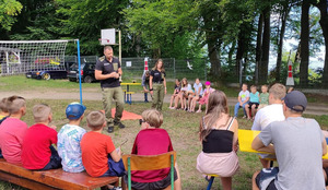 Funkcjonariusze SG podczas spotkania z młodzieżą. Fot. MOSG Funkcjonariusze SG podczas spotkania z młodzieżą. Fot. MOSG