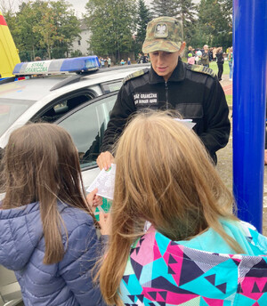 Funkcjonariusze rozmawiali z młodzieżą o służbie w MOSG. Funkcjonariusze rozmawiali z młodzieżą o służbie w MOSG.