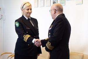 Wręczenie kmdr por. SG Katarzynie Góreckiej-Berenc aktu powołania na stanowisko komendanta. Fot. Ł. Gano Wręczenie kmdr por. SG Katarzynie Góreckiej-Berenc aktu powołania na stanowisko komendanta. Fot. Ł. Gano
