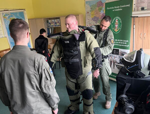 Funkcjonariusze SG promujący służbę. Fot. MOSG Funkcjonariusze SG promujący służbę. Fot. MOSG