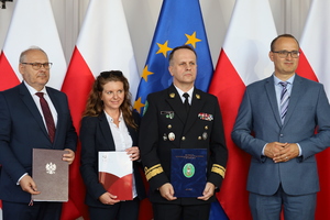 Szefowie służb wspólnie z wicewojewodą pomorskim. Fot. PUW Szefowie służb wspólnie z wicewojewodą pomorskim. Fot. PUW