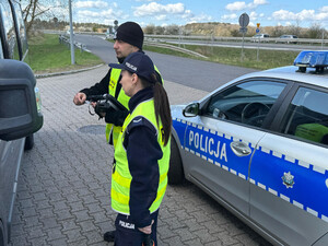 Funkcjonariusze Straży Granicznej i Policji prowadzą kontrole przy granicy z Niemcami Funkcjonariusze Straży Granicznej i Policji prowadzą kontrole przy granicy z Niemcami
