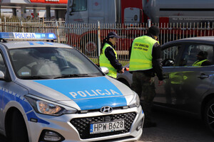 Funkcjonariusze Straży Granicznej i Policji prowadzą kontrole przy granicy z Niemcami Funkcjonariusze Straży Granicznej i Policji prowadzą kontrole przy granicy z Niemcami