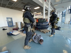 Trening służb na gdańskim lotnisku. Fot. MOSG Trening służb na gdańskim lotnisku. Fot. MOSG