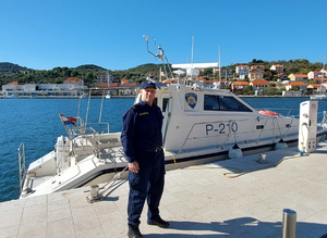 Funkcjonariusz z KDSG podczas wymiany szkoleniowej. Fot. MOSG Funkcjonariusz z KDSG podczas wymiany szkoleniowej. Fot. MOSG