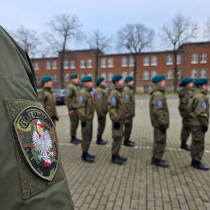 Uczniowie trenują musztrę w MOSG. Fot. MOSG Uczniowie trenują musztrę w MOSG. Fot. MOSG