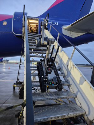 Testowali robota pirotechnicznego na pokładzie Airbusa 321. Fot. MOSG Testowali robota pirotechnicznego na pokładzie Airbusa 321. Fot. MOSG