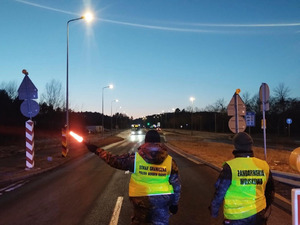 Funkcjonariusze MOSG kontrolują granicę PL DE Fot. MOSg Funkcjonariusze MOSG kontrolują granicę PL DE Fot. MOSg
