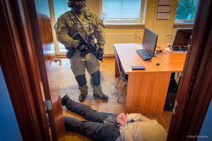 Funkcjonariusze SG rozbijają zorganizowaną grupę przestępczą. Fot. SG Funkcjonariusze SG rozbijają zorganizowaną grupę przestępczą. Fot. SG