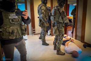 Funkcjonariusze SG rozbijają zorganizowaną grupę przestępczą. Fot. SG Funkcjonariusze SG rozbijają zorganizowaną grupę przestępczą. Fot. SG