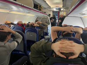 Zmagania antyterrorystyczne na gdańskim lotnisku. Fot. MOSG Zmagania antyterrorystyczne na gdańskim lotnisku. Fot. MOSG