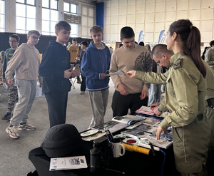 Funkcjonariusze promują służbę w MOSG Fot. MOSG Funkcjonariusze promują służbę w MOSG Fot. MOSG