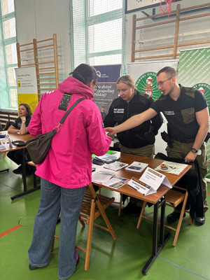 Funkcjonariusze MOSG zachęcali do wstąpienia w szeregi SG Fot. MOSG Funkcjonariusze MOSG zachęcali do wstąpienia w szeregi SG Fot. MOSG