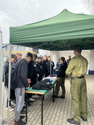 Funkcjonariusze MOSG zachęcali do wstąpienia w szeregi SG Fot. MOSG Funkcjonariusze MOSG zachęcali do wstąpienia w szeregi SG Fot. MOSG