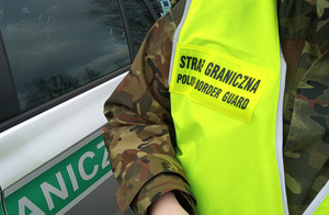 Napis na kamizelce "Straż Graniczna". Fot. MOSG Napis na kamizelce "Straż Graniczna". Fot. MOSG